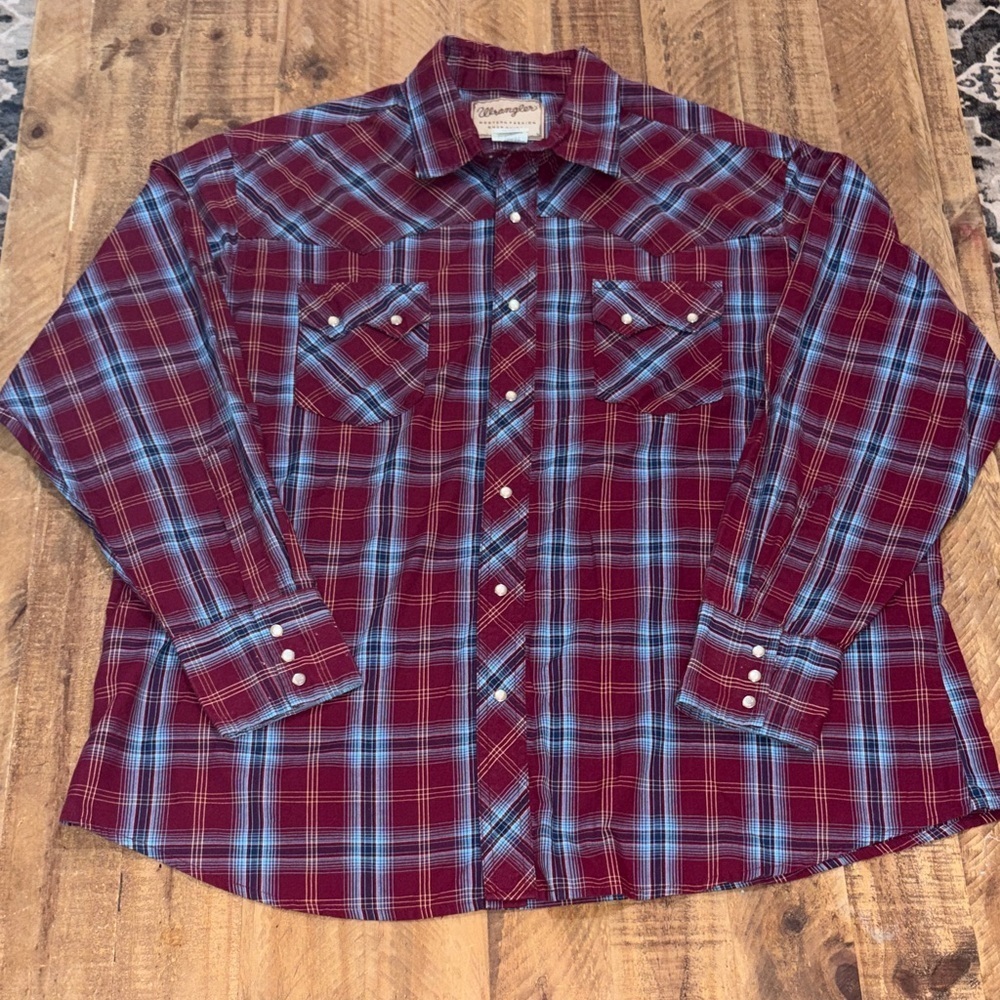 Wrangler Men's Burgundy and Blue Plaid Western Fashion Snap Shirt